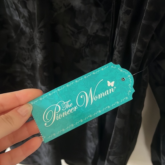 Pioneer Woman Velvet Peasant Top - Picture 8 of 15